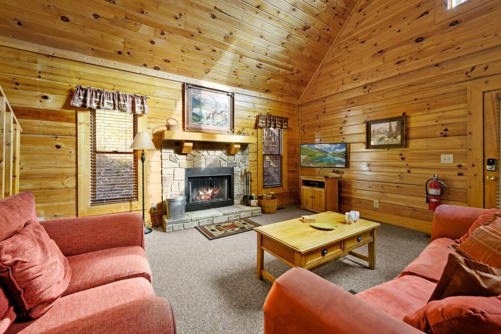 Beautiful 2 Bed Cabin With Hot Tub And Resort Pool Sevierville Luaran gambar