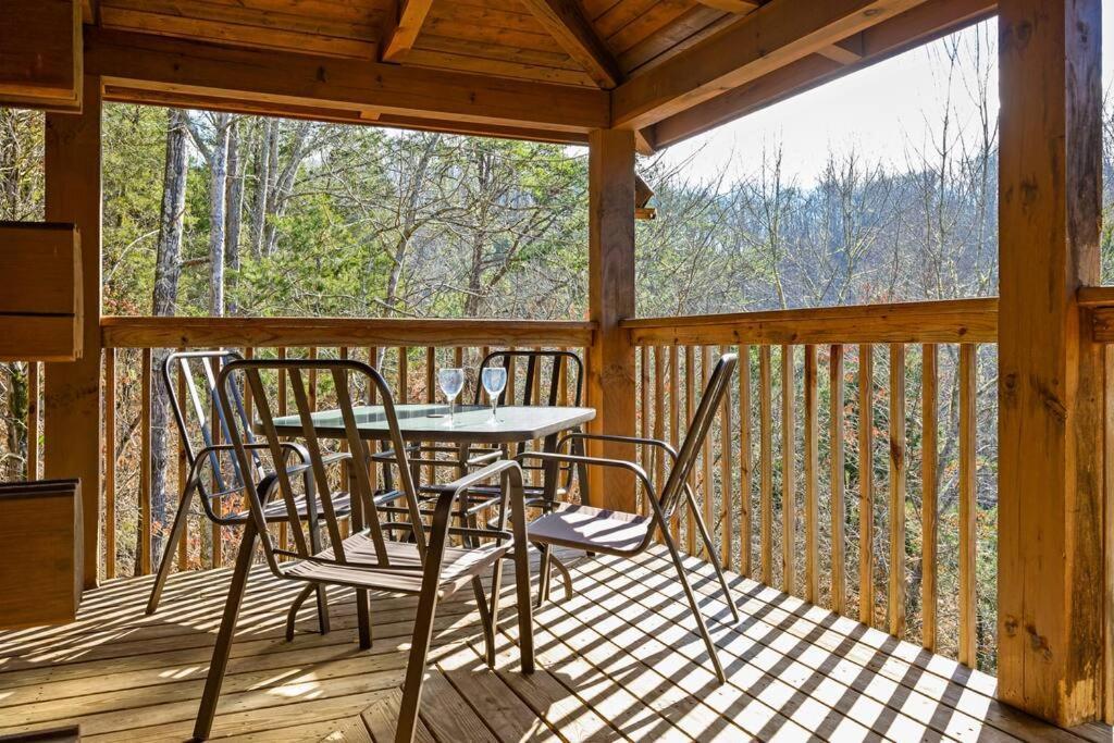 Beautiful 2 Bed Cabin With Hot Tub And Resort Pool Sevierville Luaran gambar