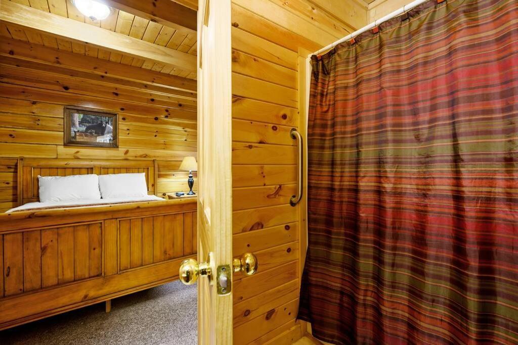 Beautiful 2 Bed Cabin With Hot Tub And Resort Pool Sevierville Luaran gambar