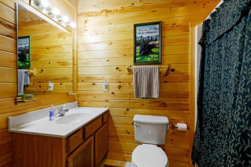 Beautiful 2 Bed Cabin With Hot Tub And Resort Pool Sevierville Luaran gambar