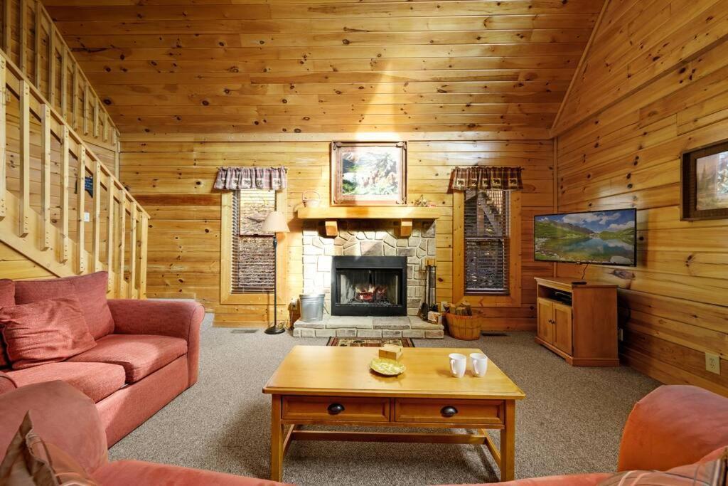 Beautiful 2 Bed Cabin With Hot Tub And Resort Pool Sevierville Luaran gambar