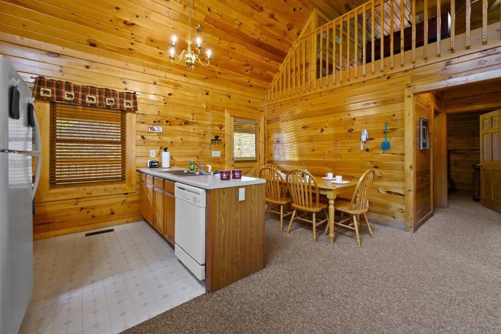 Beautiful 2 Bed Cabin With Hot Tub And Resort Pool Sevierville Luaran gambar