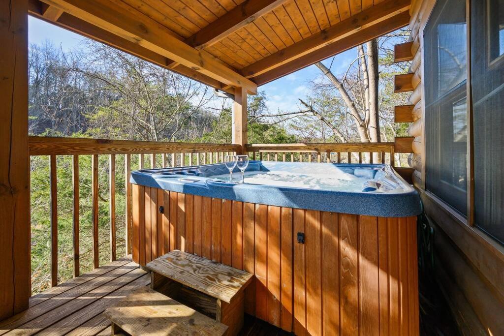 Beautiful 2 Bed Cabin With Hot Tub And Resort Pool Sevierville Luaran gambar