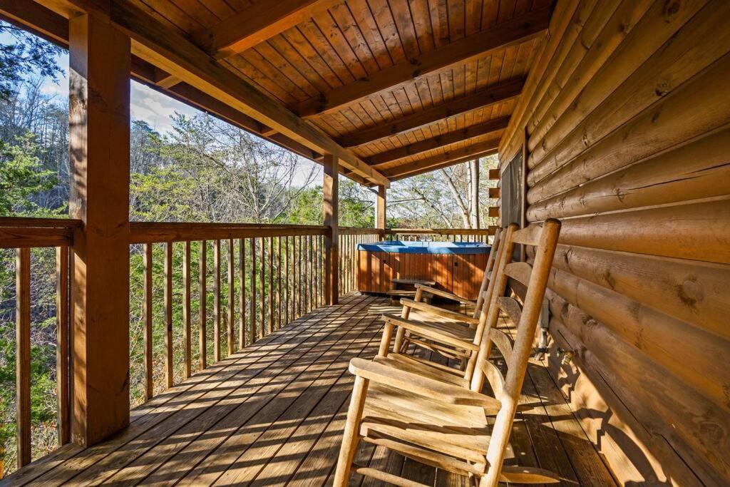 Beautiful 2 Bed Cabin With Hot Tub And Resort Pool Sevierville Luaran gambar