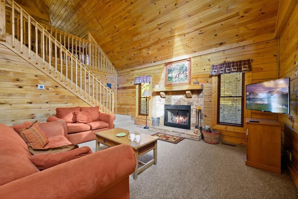 Beautiful 2 Bed Cabin With Hot Tub And Resort Pool Sevierville Luaran gambar