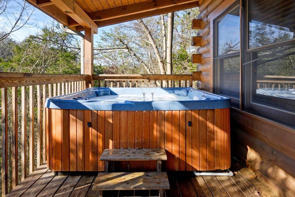 Beautiful 2 Bed Cabin With Hot Tub And Resort Pool Sevierville Luaran gambar